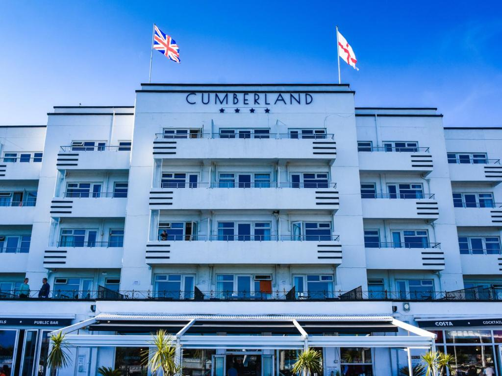 🌟 Discovering Coastal Elegance: Bournemouth’s Premier Hotels 🏨